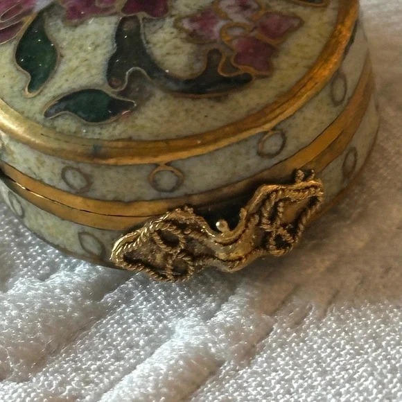 Vintage 60s Cloisonne Enamel Pill Box Locket Trinket Box Floral Hinged Gold Tone - Picture 7 of 7
